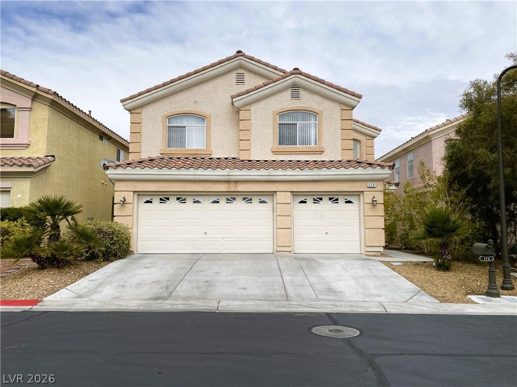 172 Flying Hills Avenue — photo 1