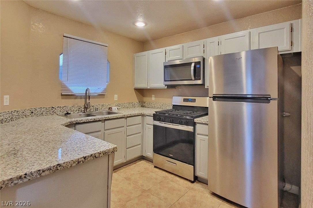 5044 South Rainbow Boulevard 206 — photo 3