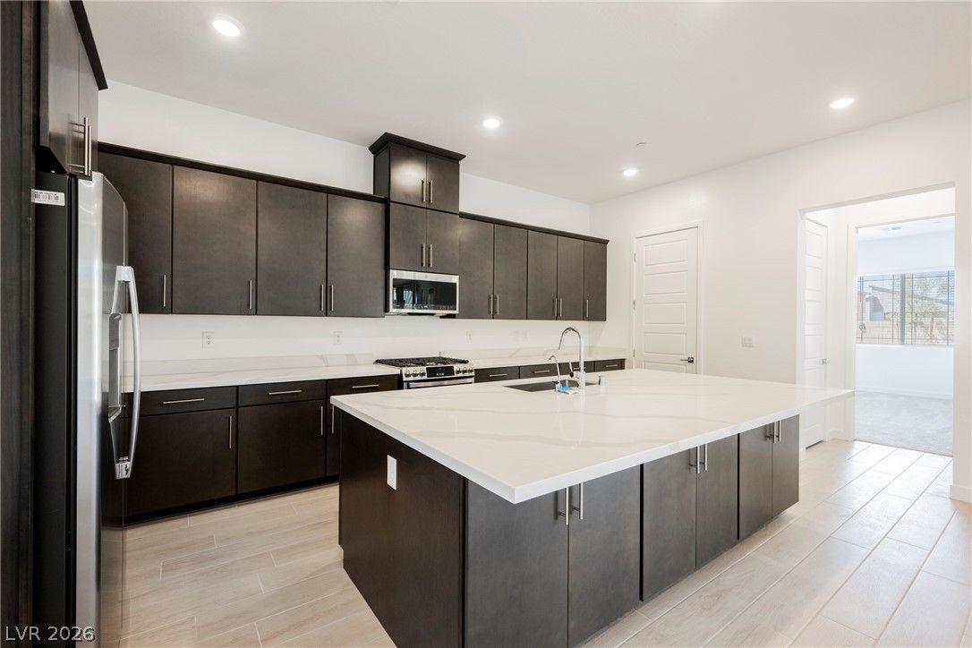 116 Skylar Village Avenue — photo 2