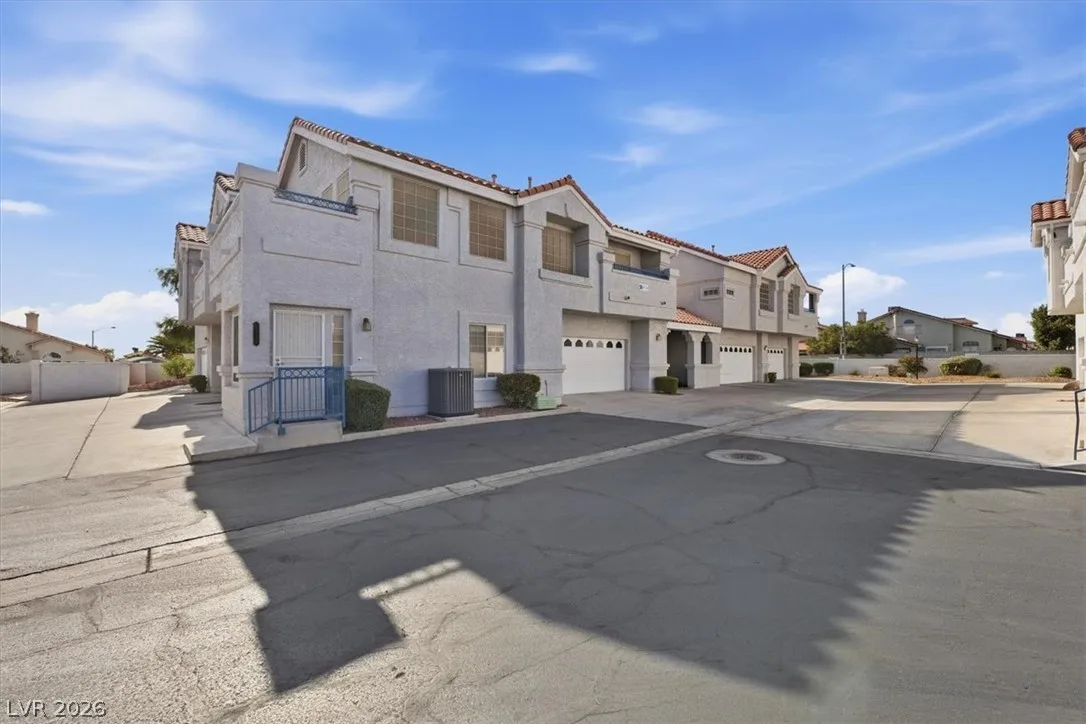 5201 South Torrey Pines Drive 1244 — photo 2
