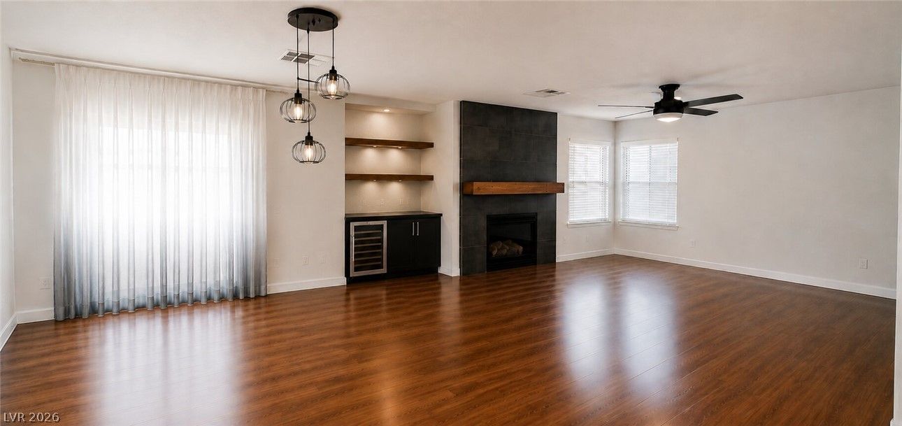 1830 Box Springs Avenue — photo 4 of 14