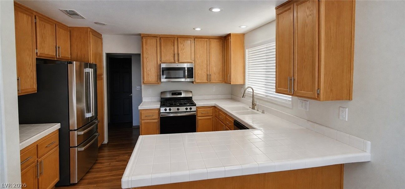 1830 Box Springs Avenue — photo 5 of 14