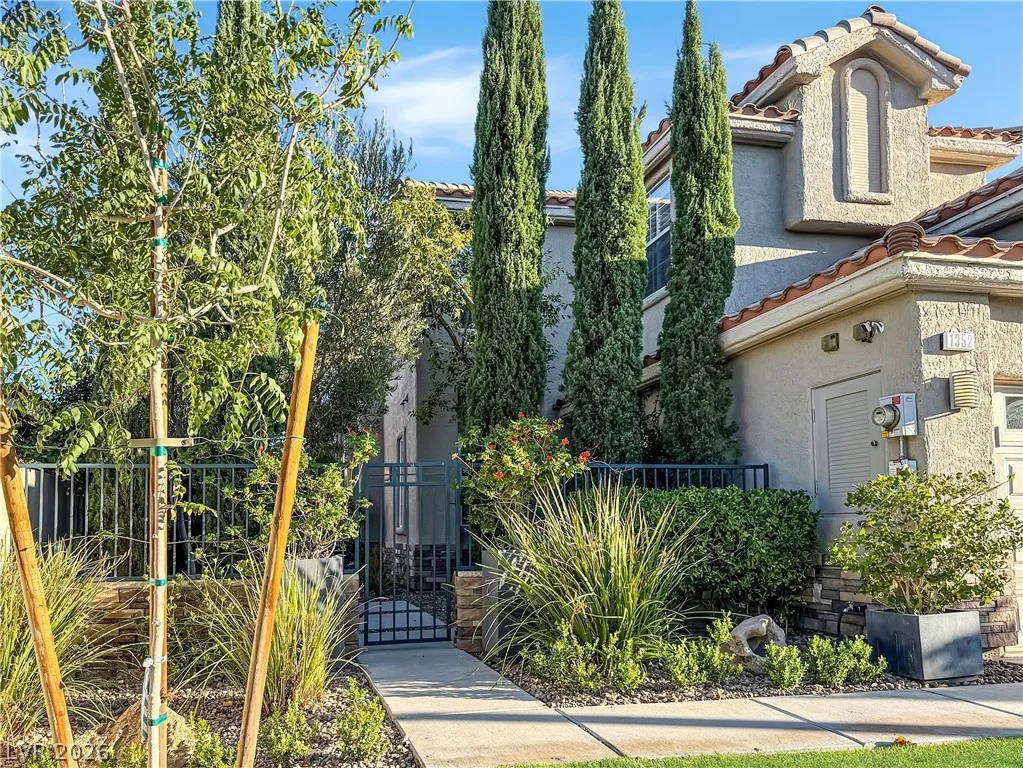 1352 Fox Acres Drive — photo 3