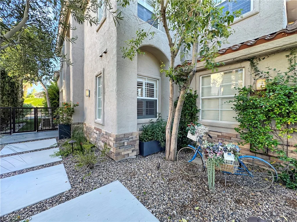 1352 Fox Acres Drive — photo 4