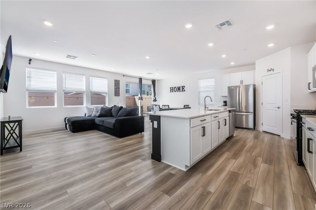670 Tranquil Bay Court — photo 5
