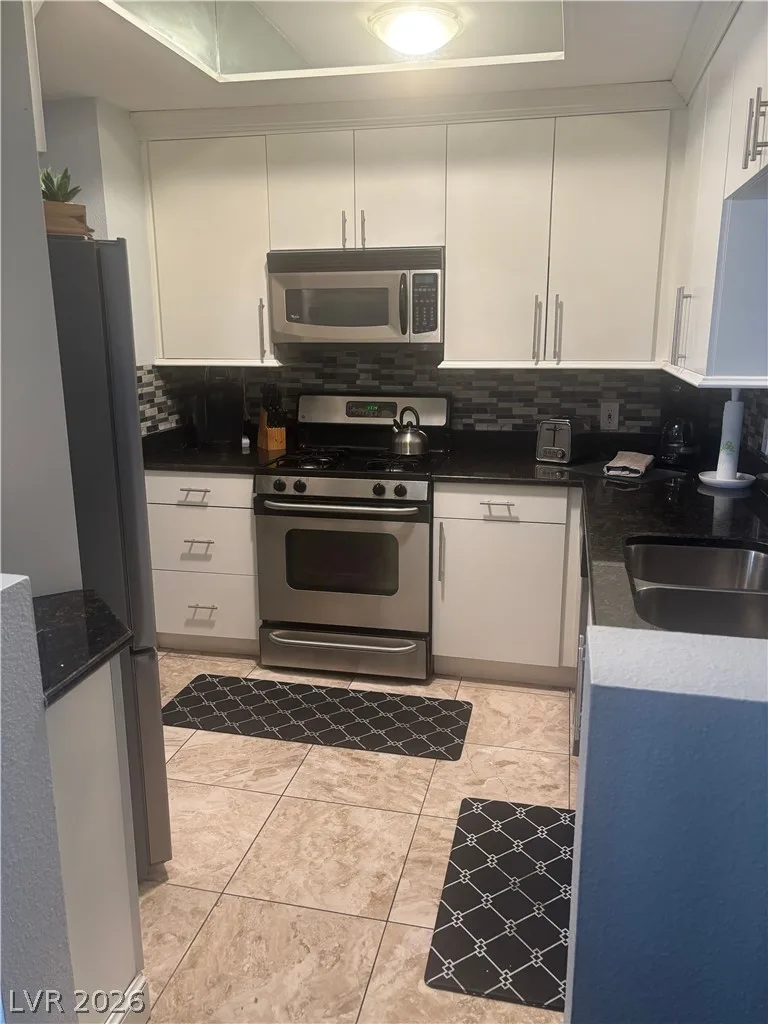 260 FLAMINGO Road 109 — photo 5 of 11