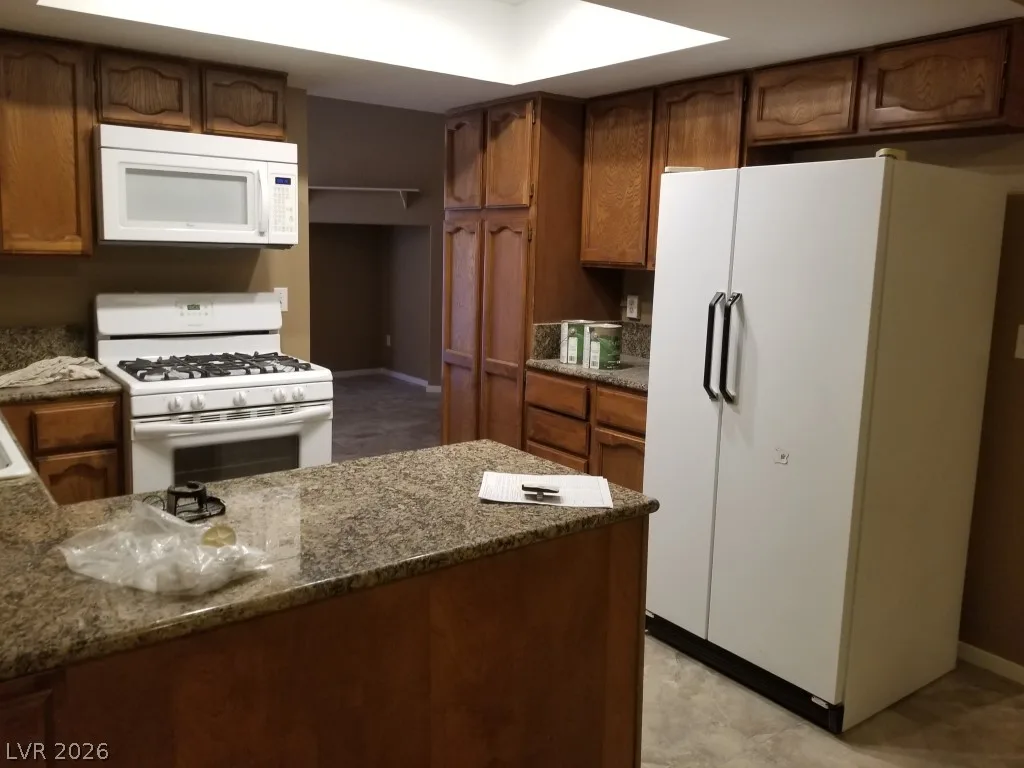 504 GRIMSBY Avenue — photo 3