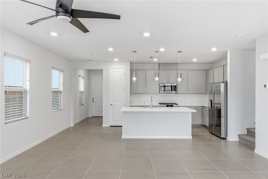 11576 Desert Hollow Avenue — photo 5
