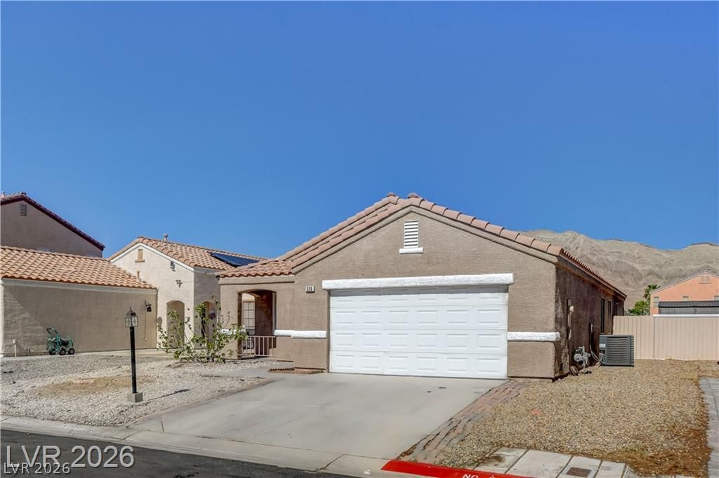 320 Searchlight Drive — photo 2