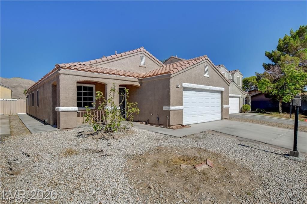 320 Searchlight Drive — photo 3