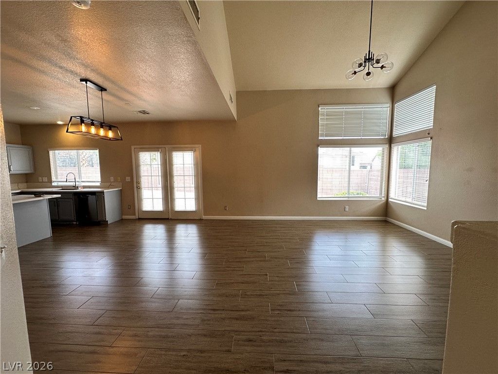 2024 Shining Feather Lane — photo 4