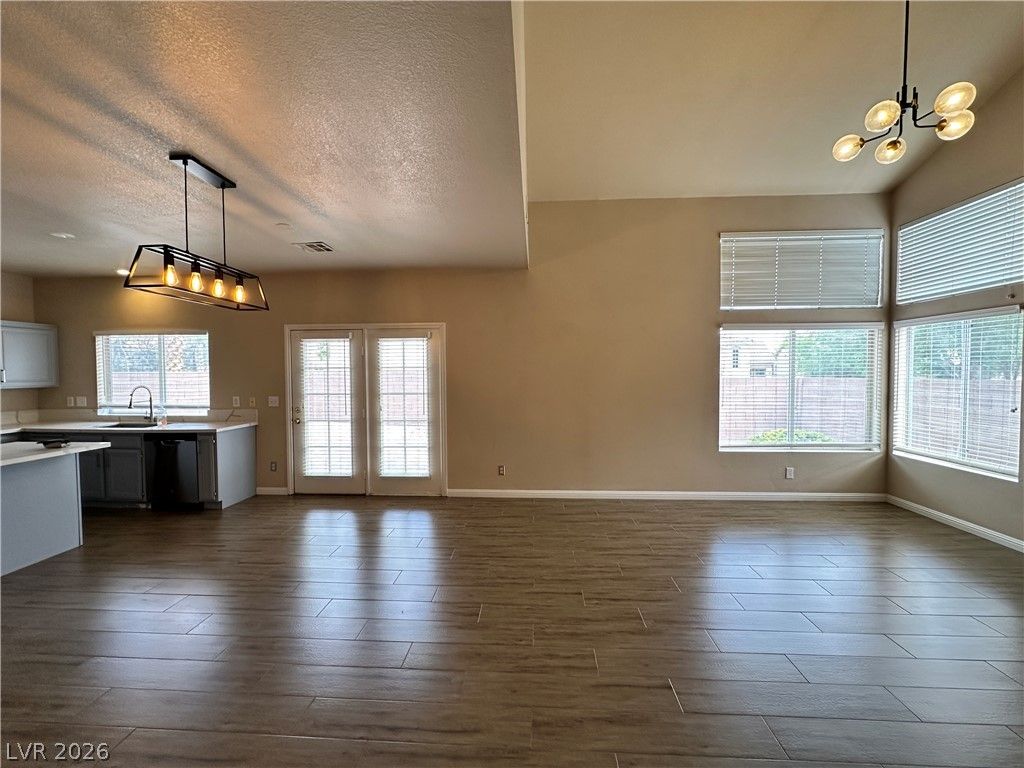 2024 Shining Feather Lane — photo 5