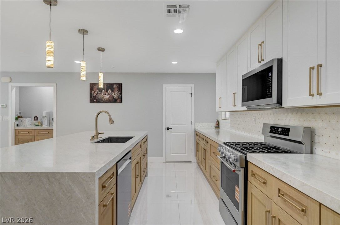 3212 Jevonda Avenue — photo 5