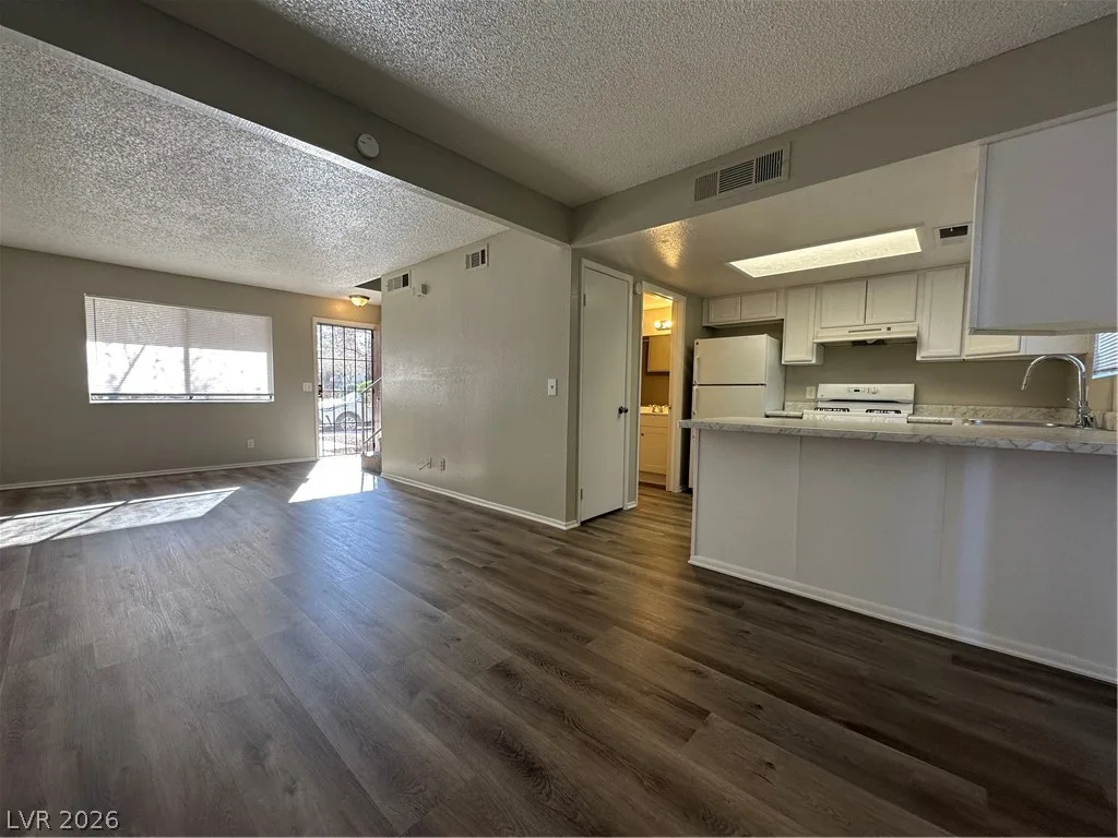 181 Bel Port Drive 184 — photo 3 of 15