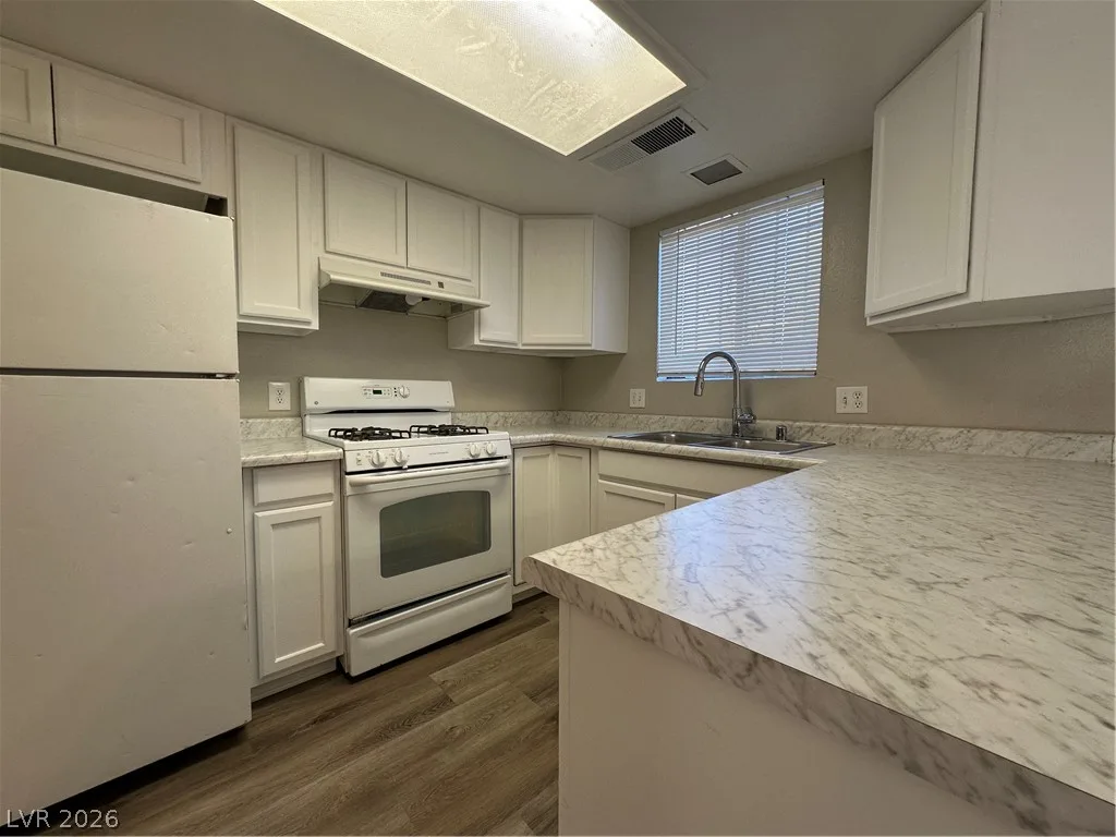 181 Bel Port Drive 184 — photo 4 of 15