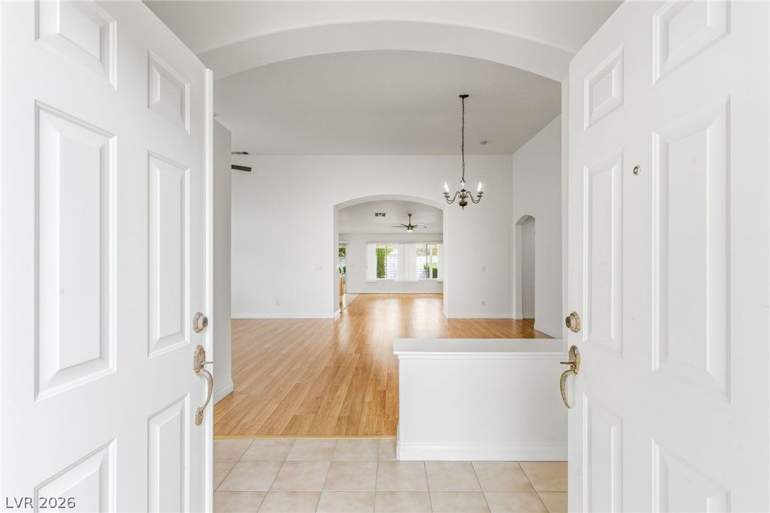 8598 Waterford Bend Street — photo 2