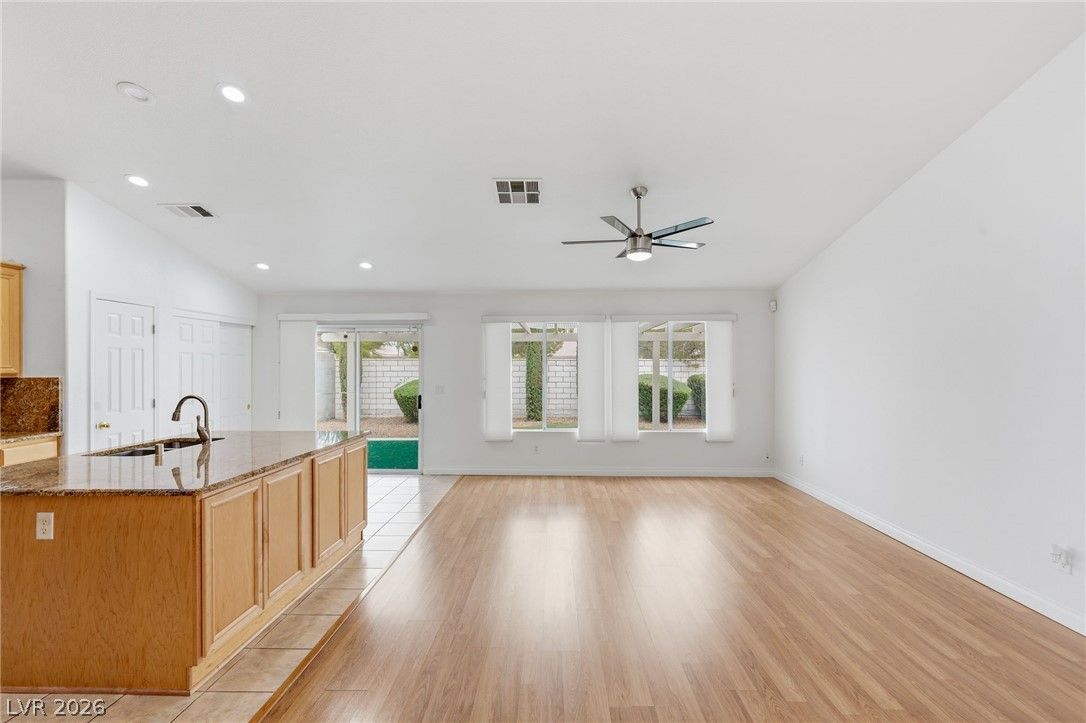 8598 Waterford Bend Street — photo 4