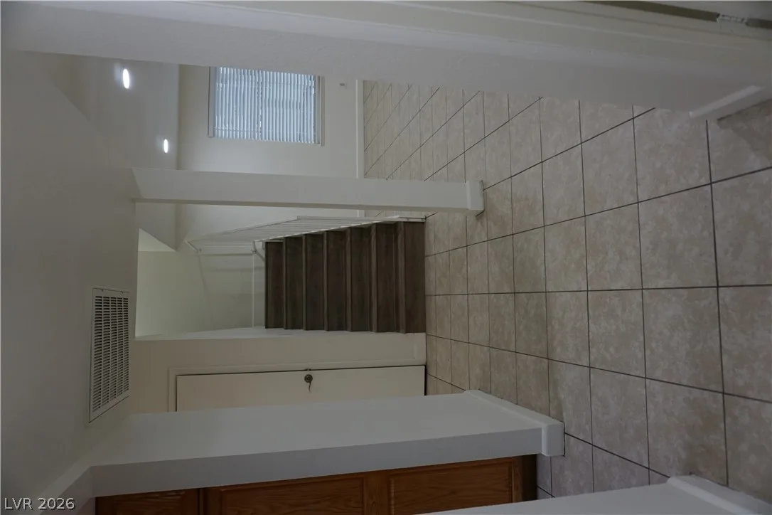 6644 Silverstream Avenue — photo 2