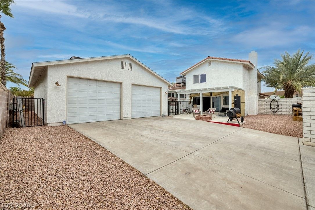991 Perez Place — photo 2