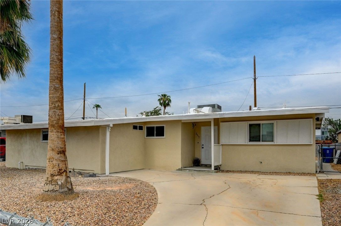 2317 Howard Drive — photo 2