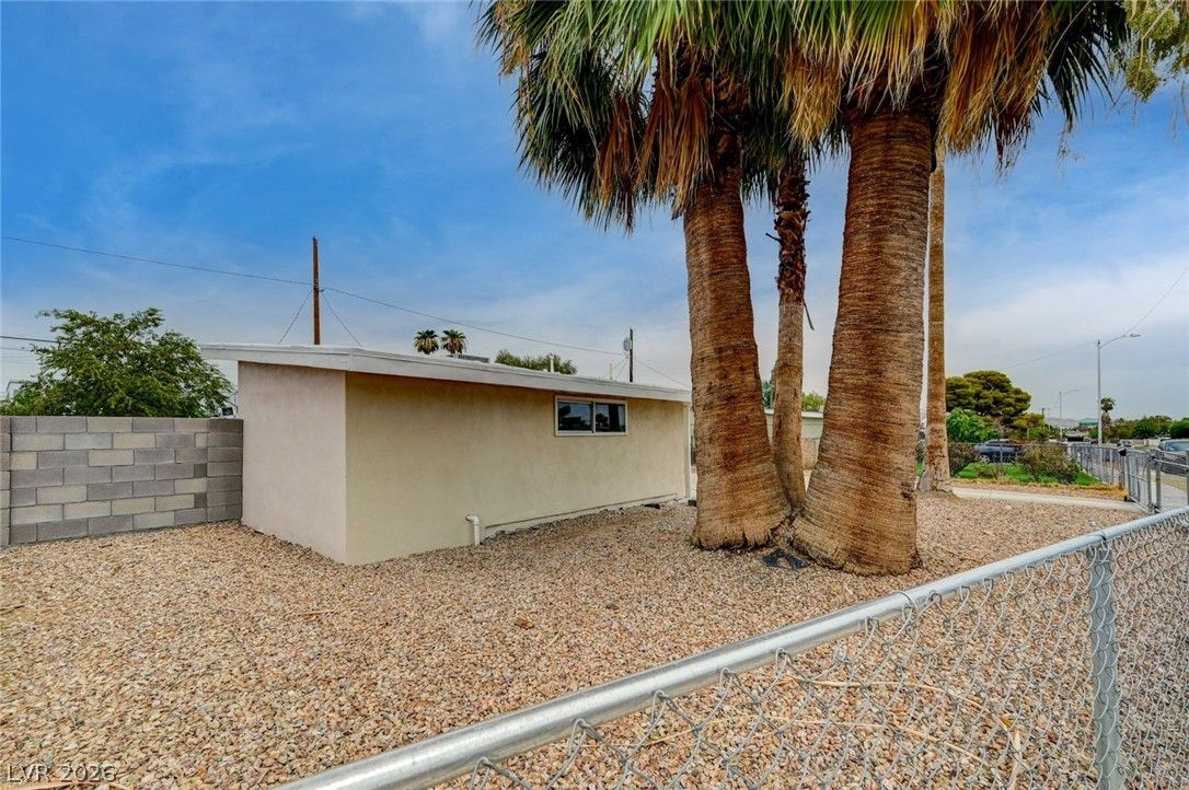2317 Howard Drive — photo 3