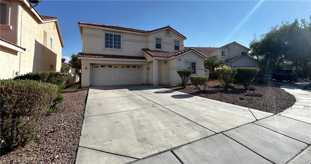 1015 Pearl Marble Avenue — photo 2