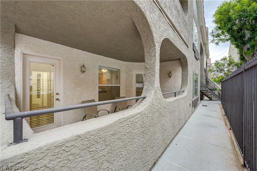 701 Capri Drive 13B — photo 4 of 40