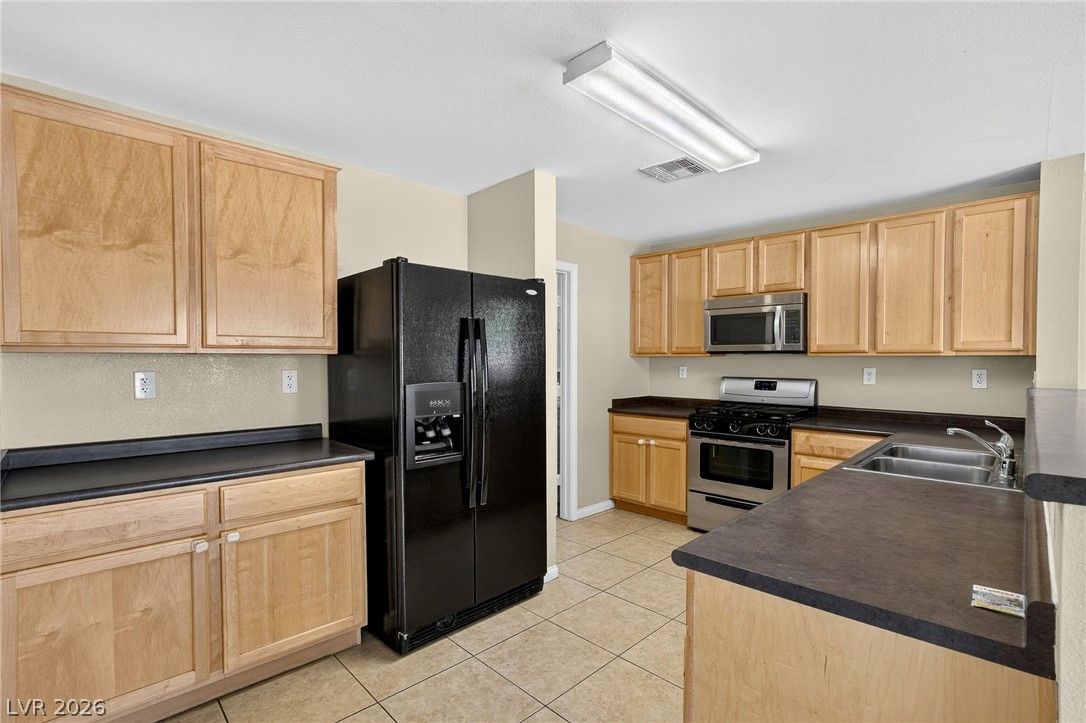 9210 VALLEY RANCH Avenue — photo 4 of 23