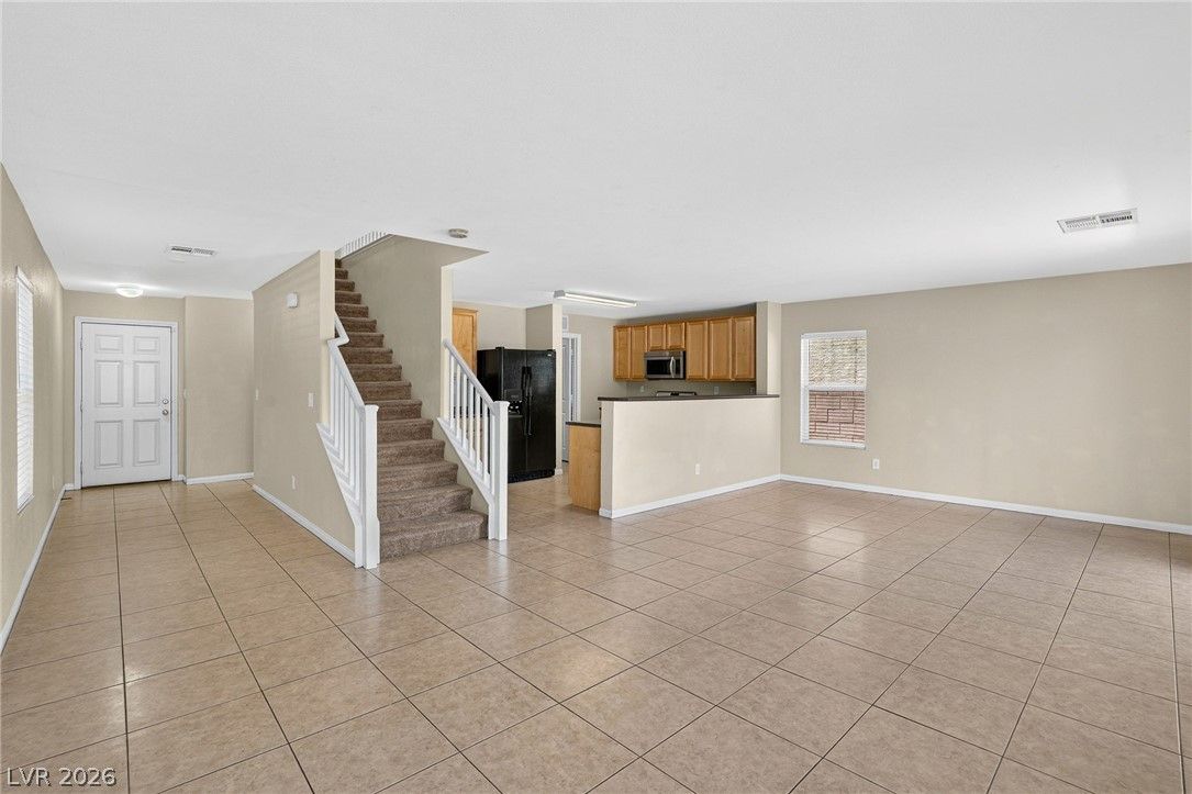9210 VALLEY RANCH Avenue — photo 5 of 23