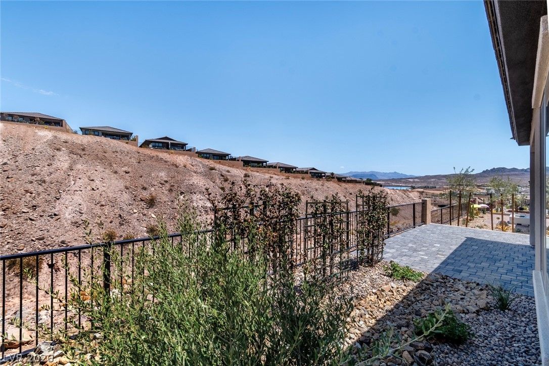 48 Crimson Cactus Avenue — photo 4