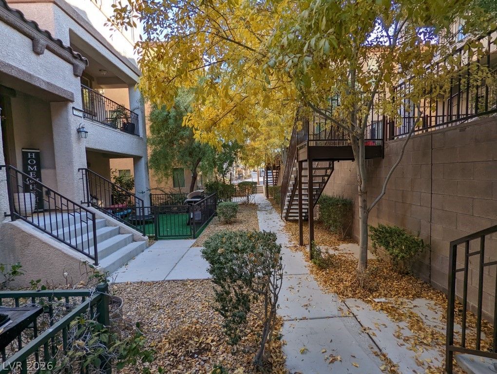 7760 Floral Fabric Court — photo 2
