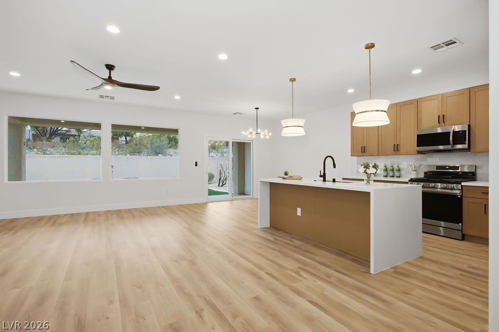 2251 Bildad Drive — photo 5 of 32