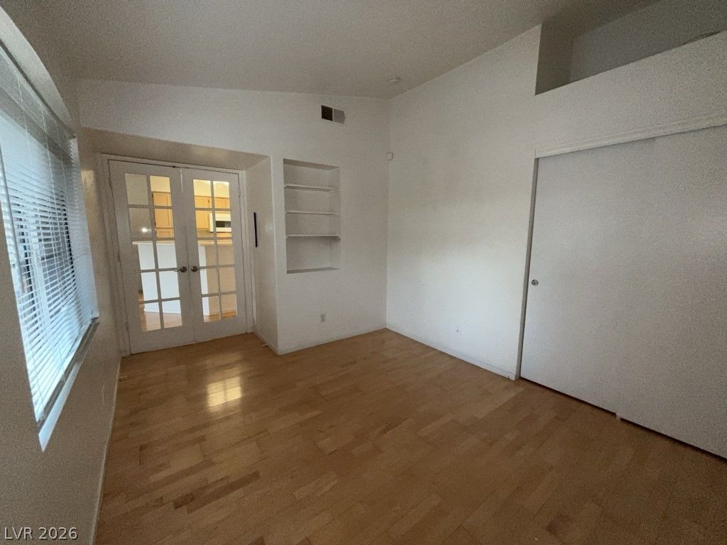5415 West Harmon Avenue 2010 — photo 3 of 5