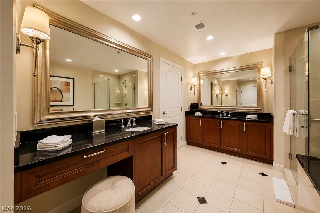 135 East Harmon Avenue 1020 — photo 3
