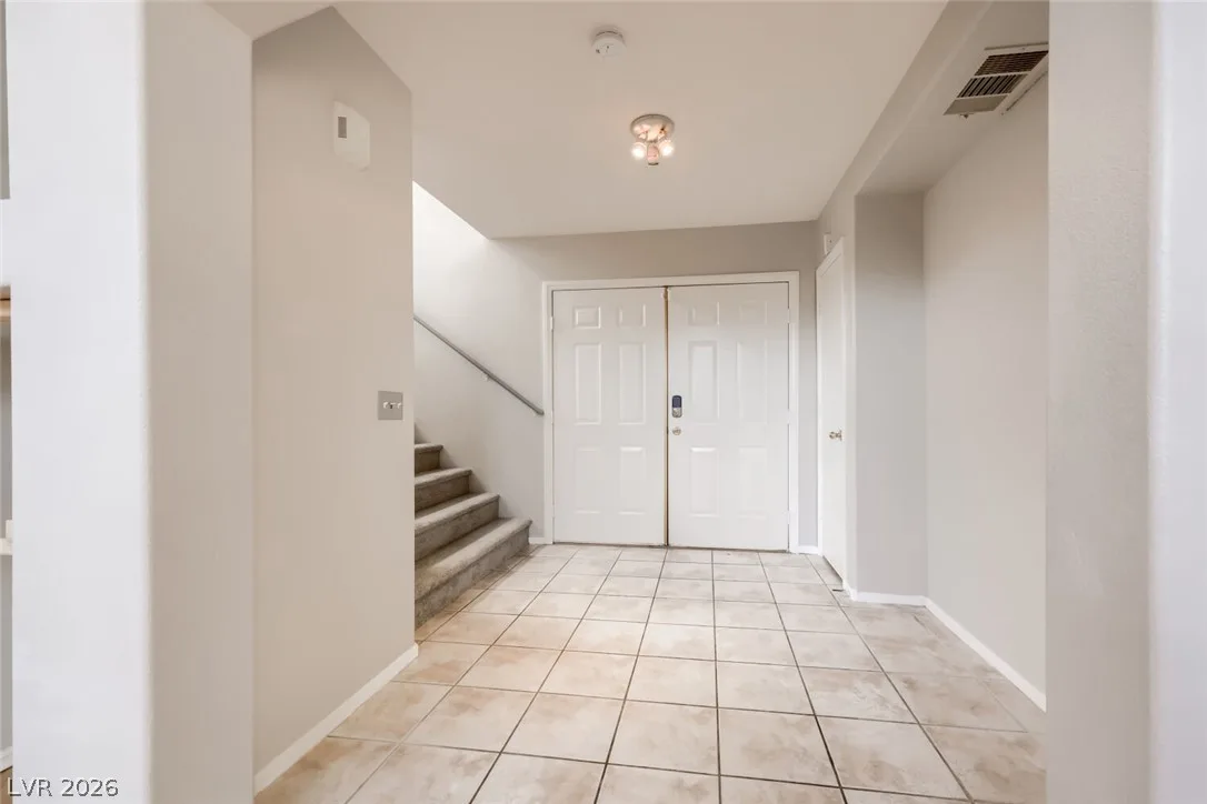 950 Sweeping Vine Avenue — photo 2