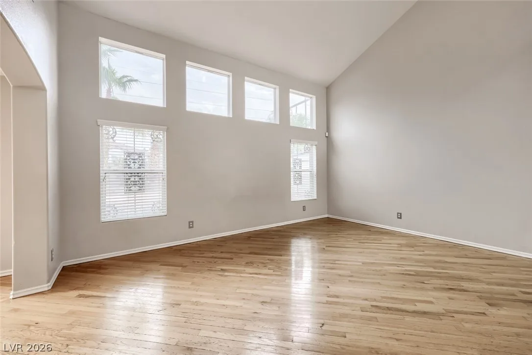 950 Sweeping Vine Avenue — photo 3