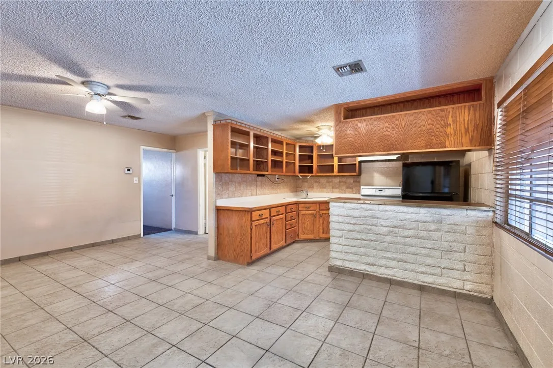 1816 MERZE Avenue — photo 4