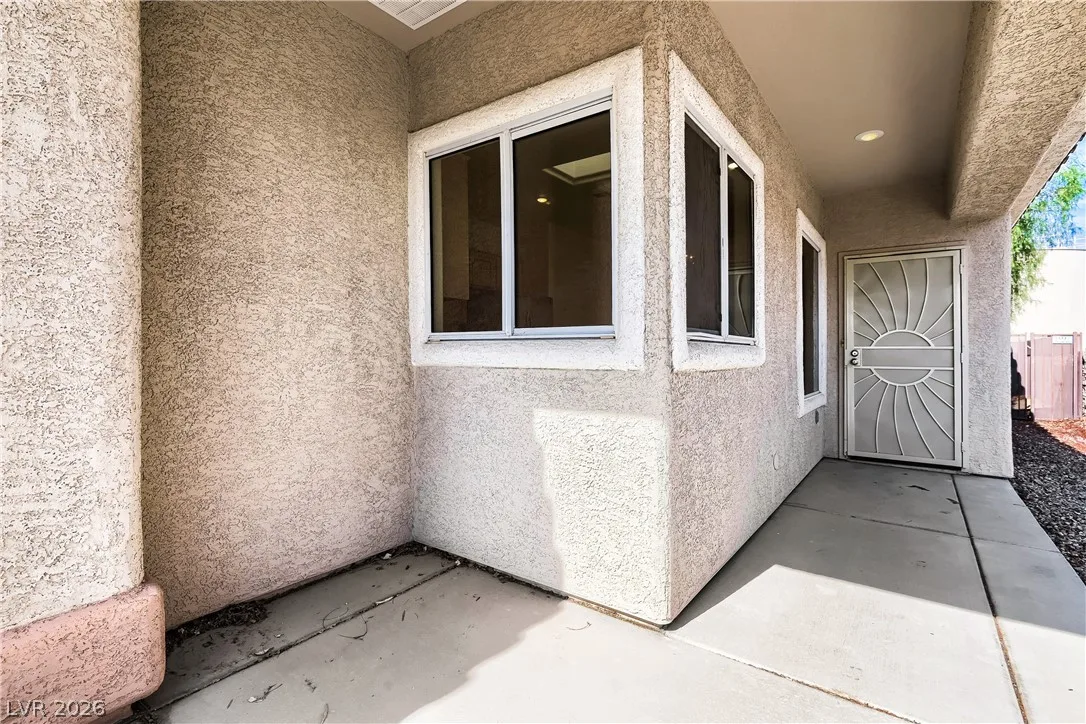 1395 Kapelle Street — photo 3