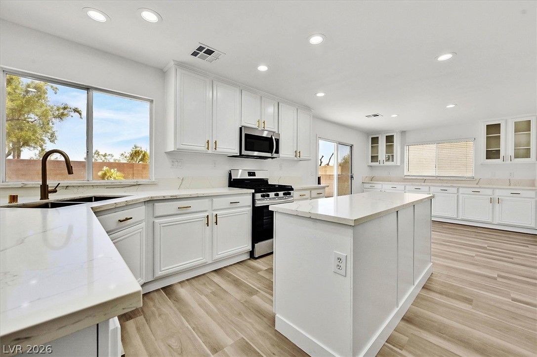 6532 Bright Morning Street — photo 2