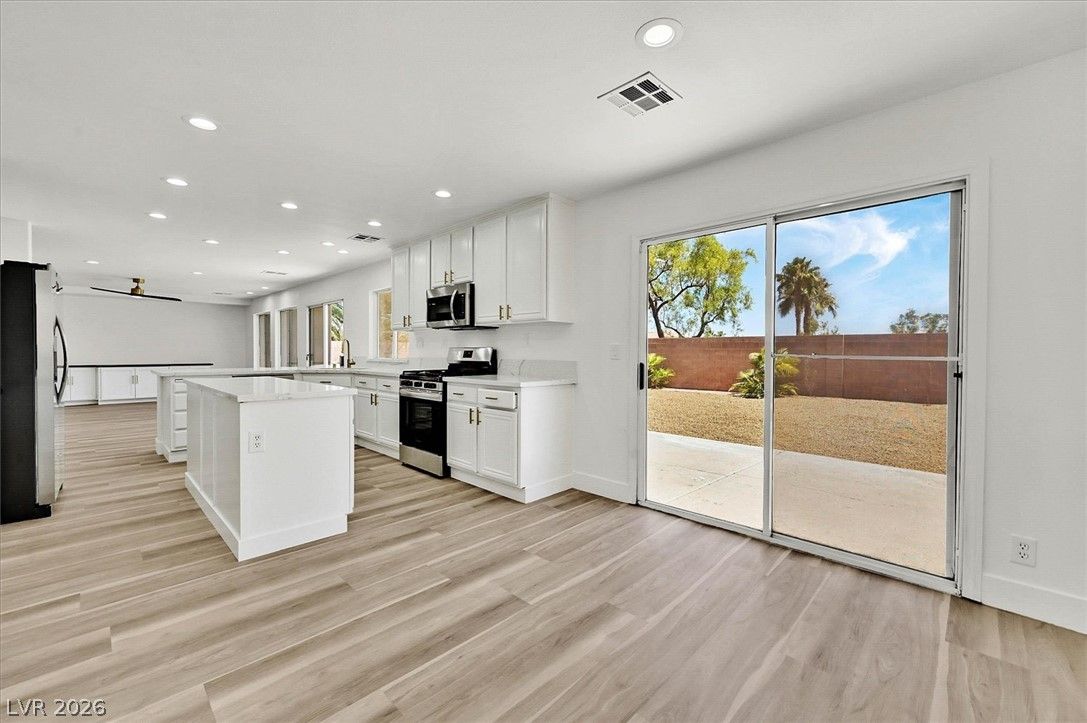 6532 Bright Morning Street — photo 4