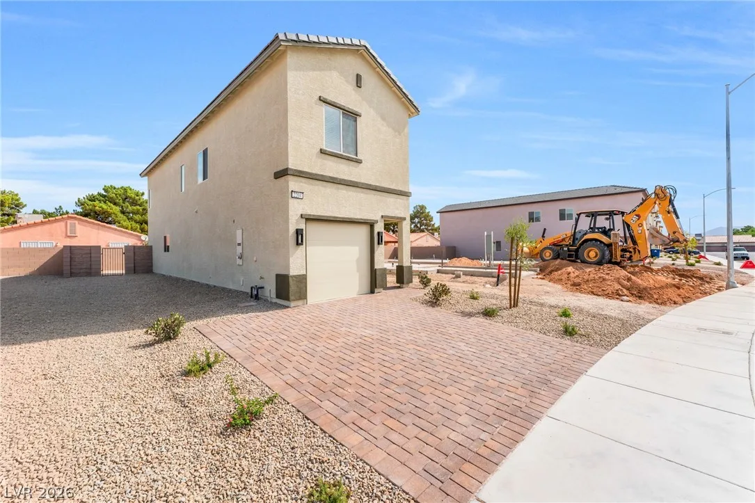 2204 ABRAHAM Avenue — photo 3