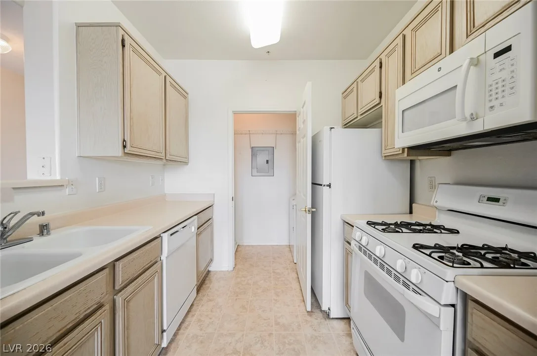7107 South Durango Drive 306 — photo 3