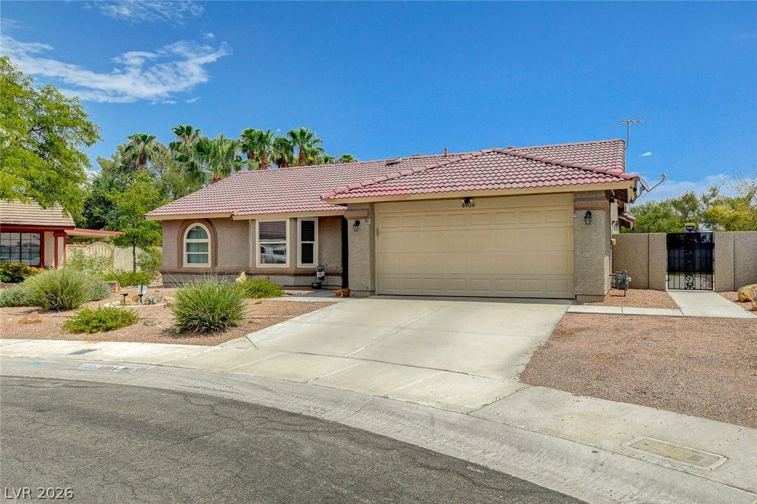 4904 Needles Court — photo 4 of 44