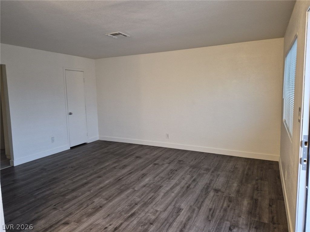 1831 North Walnut Road C — photo 3 of 8