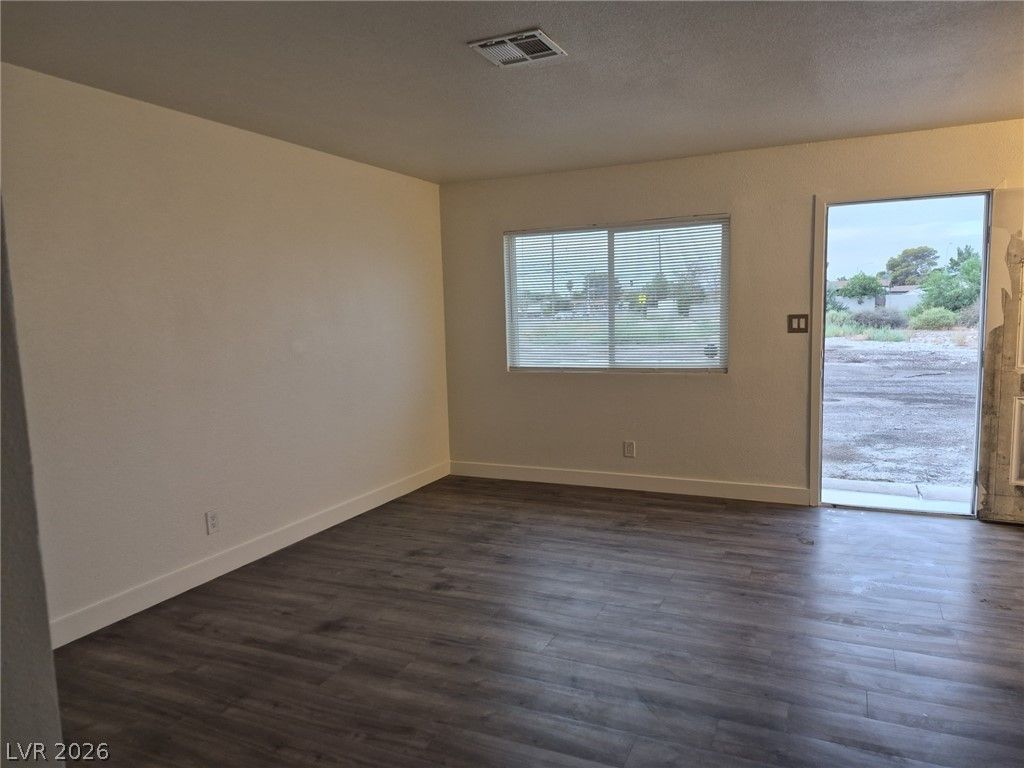 1831 North Walnut Road C — photo 4 of 8