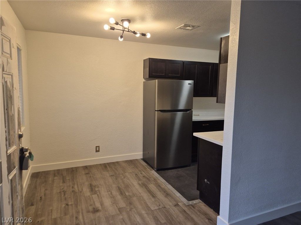 1831 North Walnut Road C — photo 5 of 8