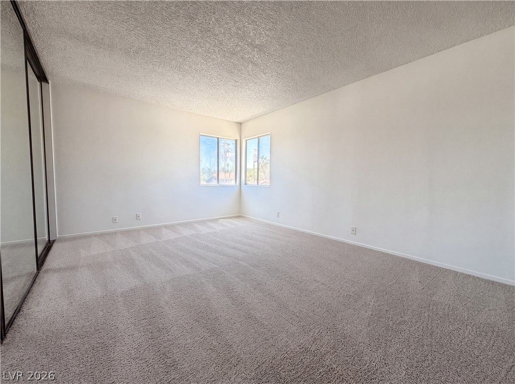 3152 Viewcrest Avenue — photo 4 of 18