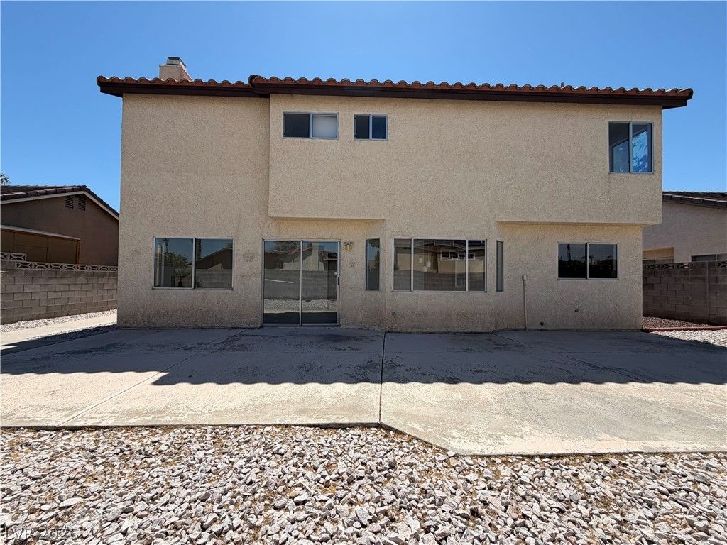 3152 Viewcrest Avenue — photo 5 of 18