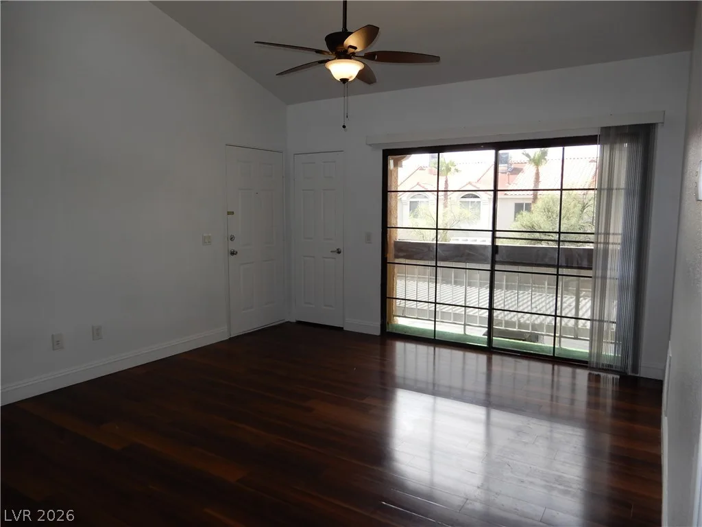 5122 South Jones Boulevard 201 — photo 3
