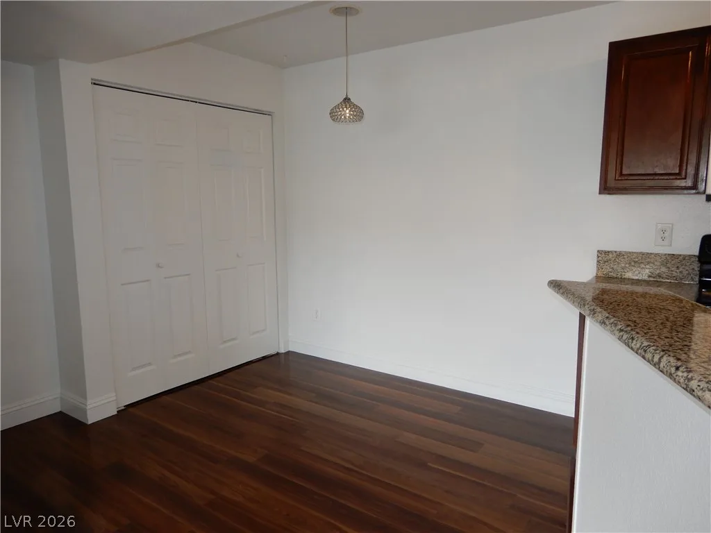 5122 South Jones Boulevard 201 — photo 5